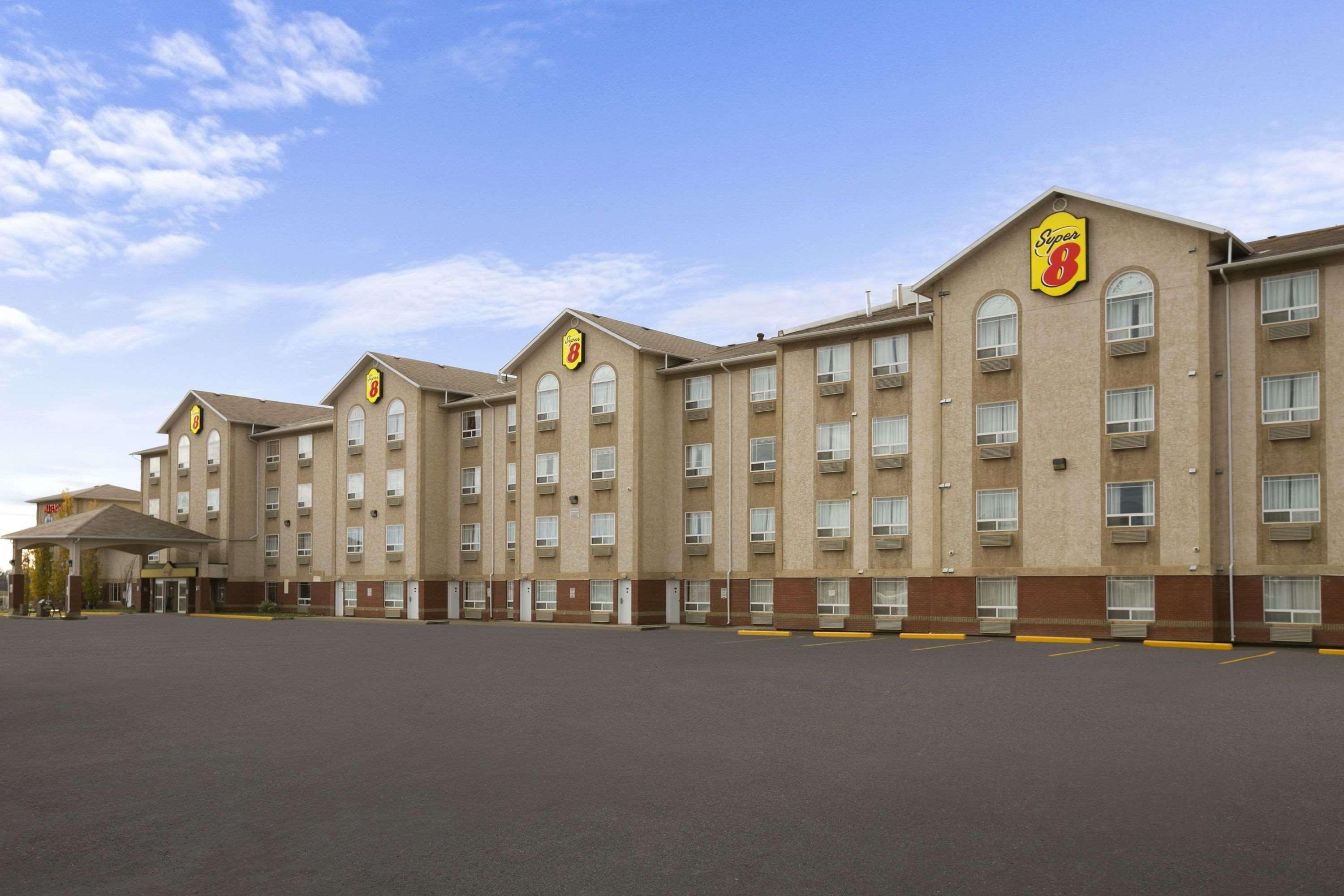 Super 8 By Wyndham Fort Nelson Bc Exterior photo