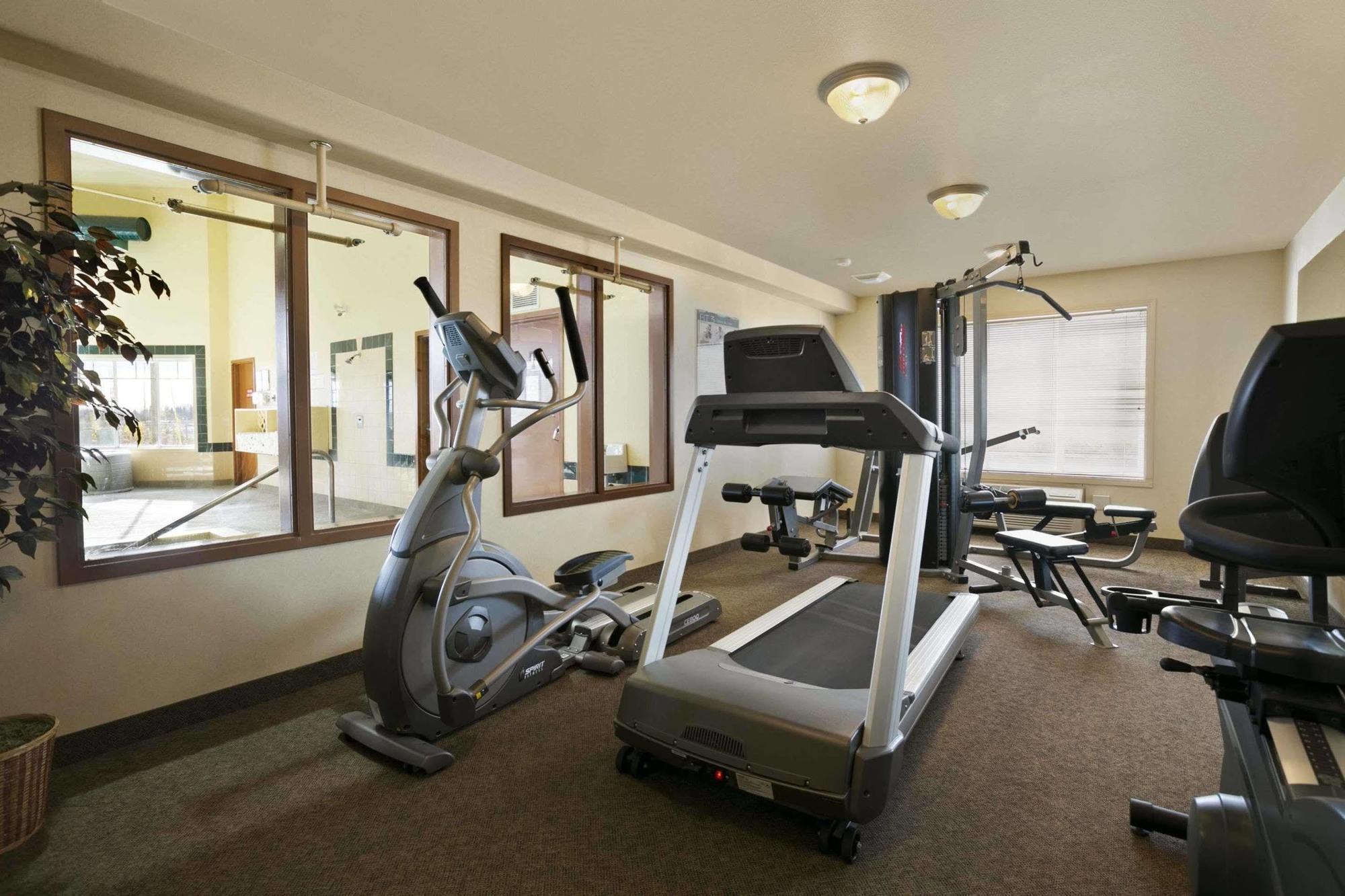 Super 8 By Wyndham Fort Nelson Bc Exterior photo