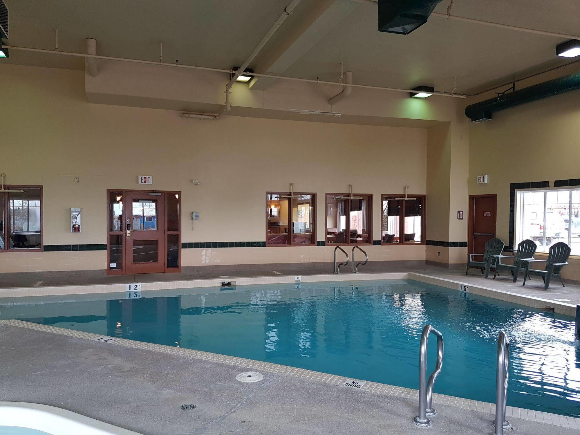 Super 8 By Wyndham Fort Nelson Bc Exterior photo