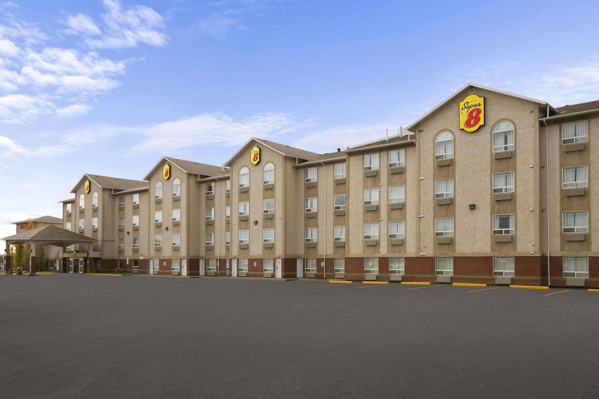 Super 8 By Wyndham Fort Nelson Bc Exterior photo